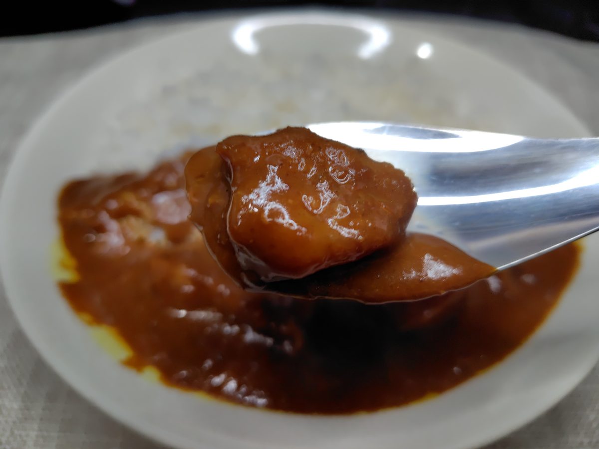 無印良品 焙煎スパイスのごろり牛肉カレーの具材