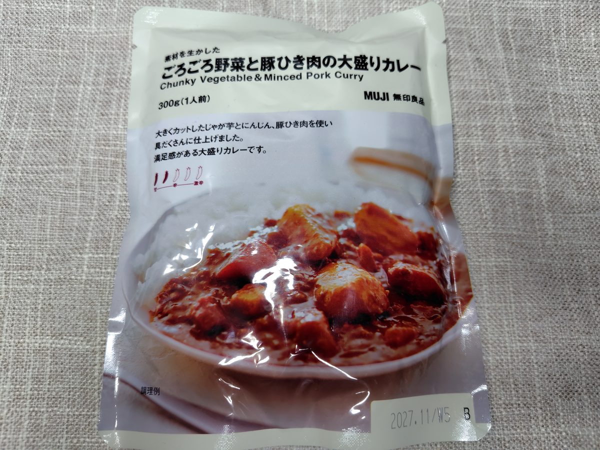無印良品 ごろごろ野菜とひき肉の大盛りカレーの表面