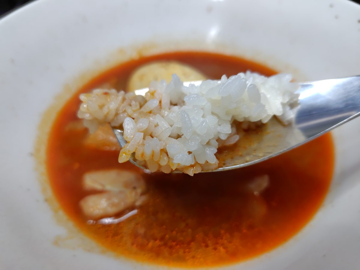 無印良品 20種スパイスとチキンのスープカレーとライスとのなじみ具合